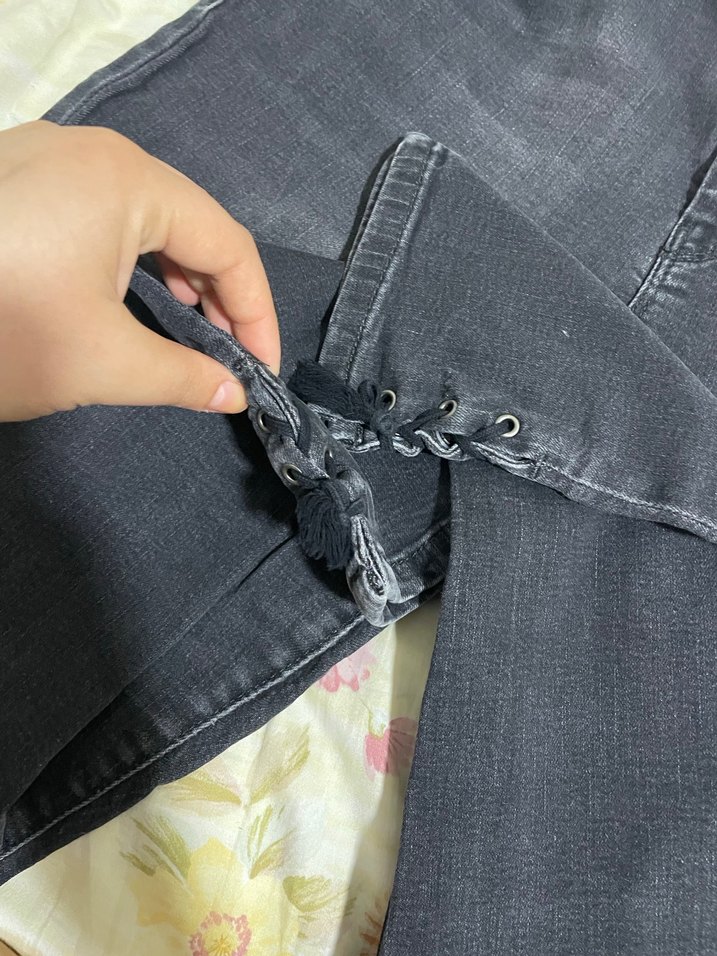 Düğmeli Gri Nakışlı Bol Kesim Kadın Jean - Görsel 2