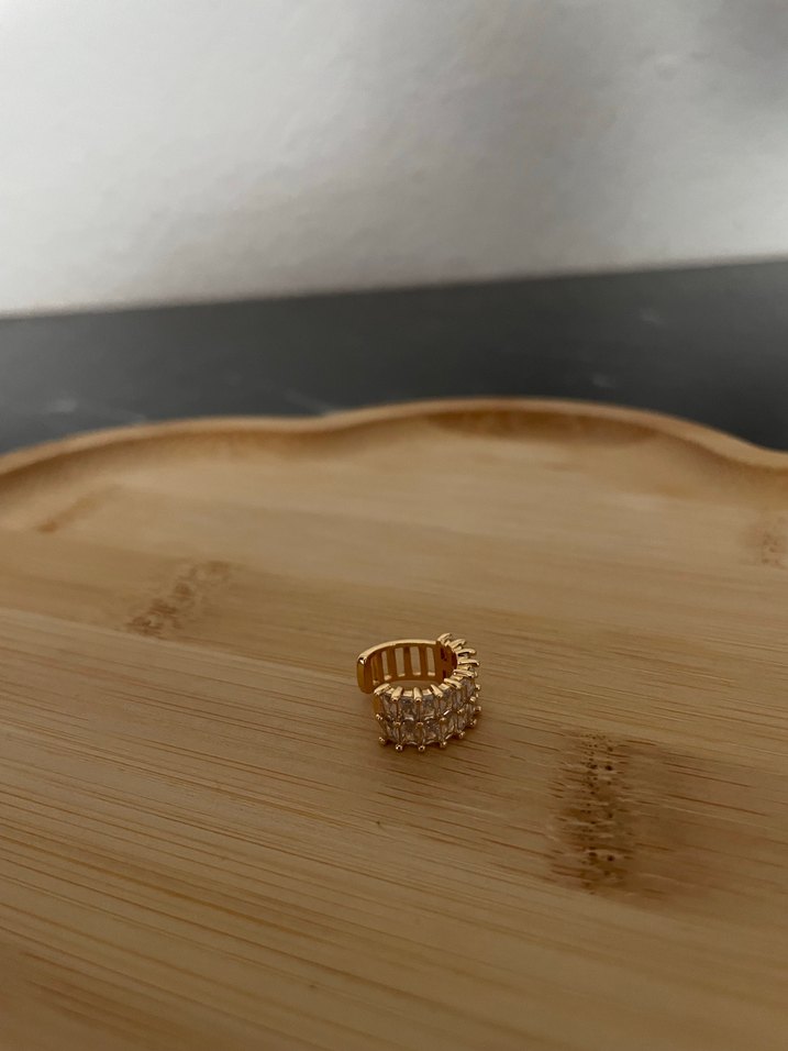 Altın Renkli baget taşlı kıkırdak küpe - Görsel 2