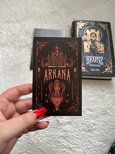 Beden Renk Bronz 3: İmparatoriçe Özge Naz