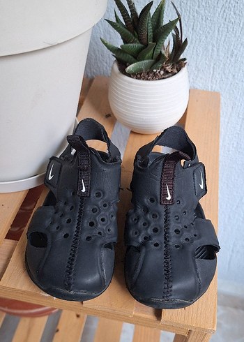 24 Beden Nike Çocuk Sandalet