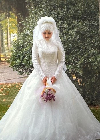 Uzun Kollu Yüksek Yakalı Prenses Gelinlik