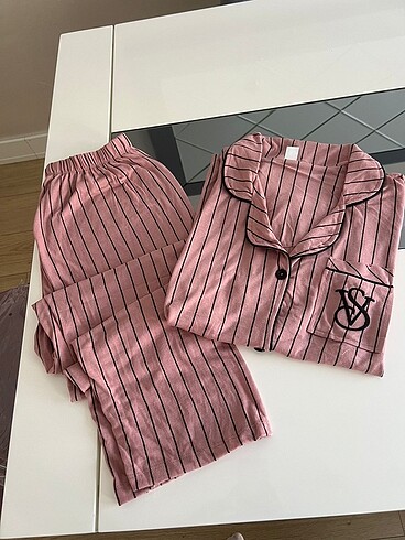 Victoria s Secret Kısa kol uzun pijama önden düğmeli victoria secret