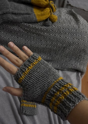 Gri ve Hardal Renkli Örgü Kadın Bere Ve Eldiven - Görsel 7