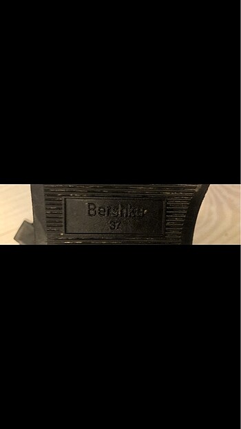 37 Beden siyah Renk BERSHKA ÇİZME
