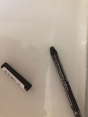 Flormar Suya dayanıklı koyukahve göz kalemi
