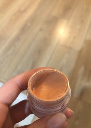 Diğer Bej Parlak Kapatıcı ve Aydınlatıcı