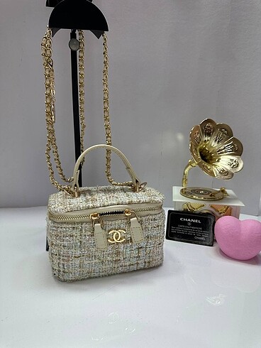 Chanel vanity case with chain