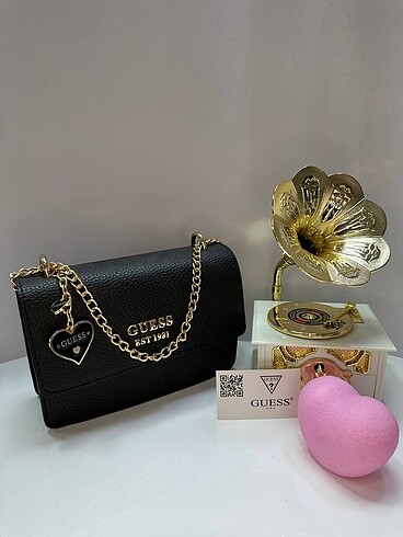 Guess kapaklı çanta