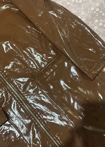 Kahverengi Parlak Deri Kadın Ceket Kapüşonlu - Görsel 4