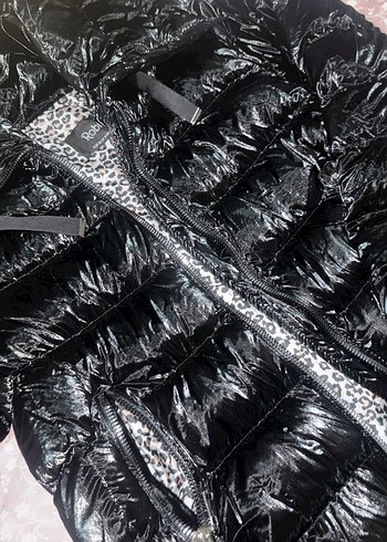 Fermuarlı Siyah leopar  Baskılı ,siyah parlak kadın montu - Görsel 4