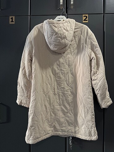 Pull and Bear Kapitone mont