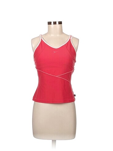 Nike T-shirt %70 İndirimli.