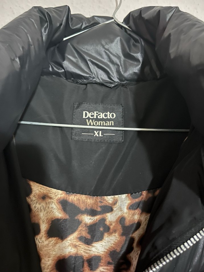 Sokak Stili Siyah Leopar Detaylı Uzun Kaban - Görsel 5