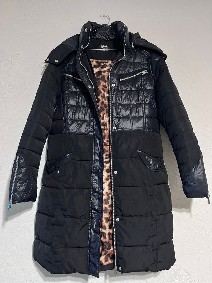 Sokak Stili Siyah Leopar Detaylı Uzun Kaban - Görsel 4