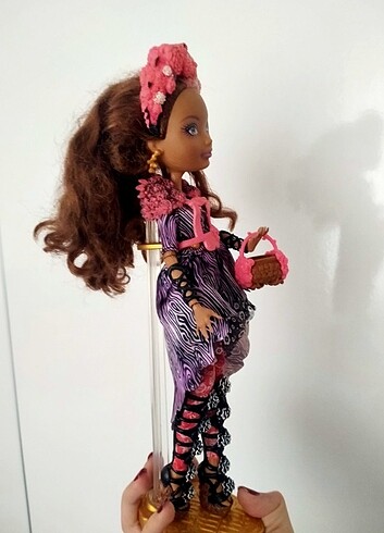 Ever After High Cedar Wood Bahar Festival bebeği