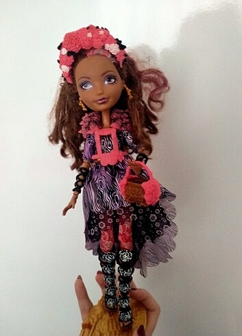 Beden Ever After High Cedar Wood Bahar Festival bebeği