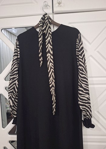 42 Beden Zebra Desenli Uzun Siyah Elbise