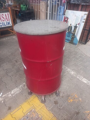 Beden çeşitli Renk Varil masa 2 adet bar sandalyesi ile birlikte satılık