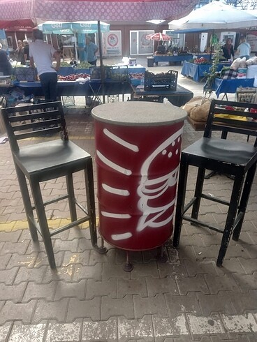 Varil masa 2 adet bar sandalyesi ile birlikte satılık