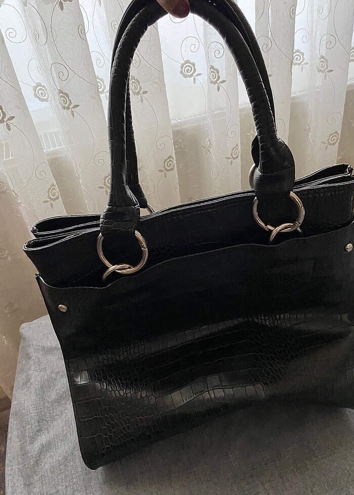 Siyah Çanta - Görsel 2