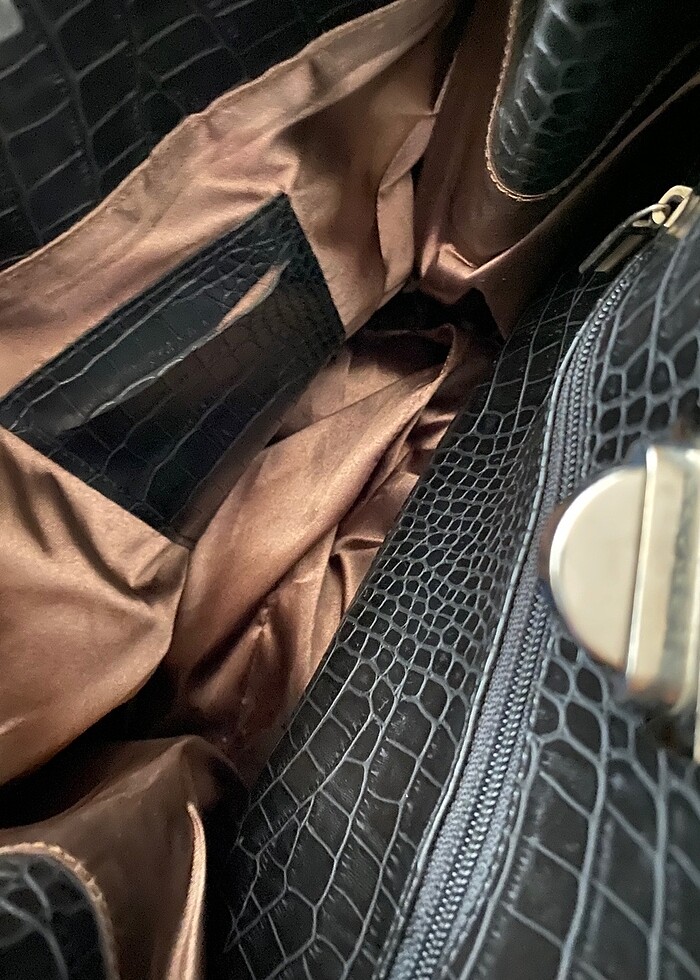 Siyah Çanta - Görsel 3