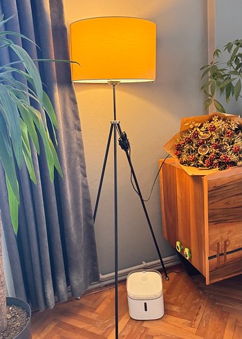 Diğer Metal Ayaklı Tripod Lambader
