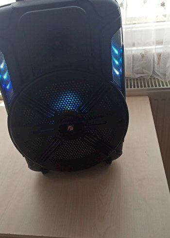 Siyah Bluetooth Hoparlör Mavi Işıklarla