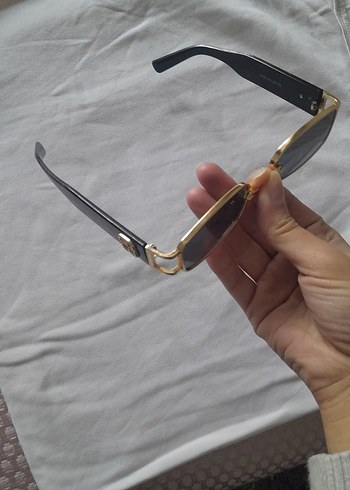 Parlak Altın Tokalı Kadın Güneş Gözlüğü - Görsel 3