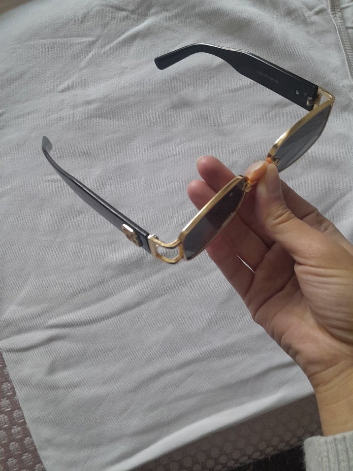 Parlak Altın Tokalı Kadın Güneş Gözlüğü - Görsel 3