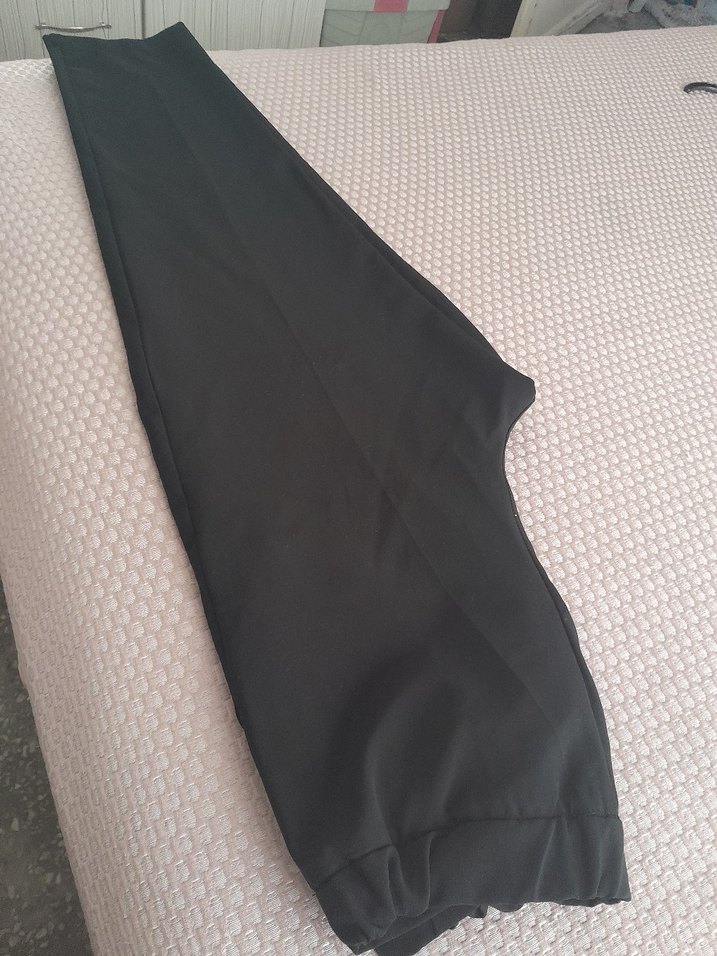 Kadın Siyah Pilili Midi Kumaş Pantolon - Görsel 2