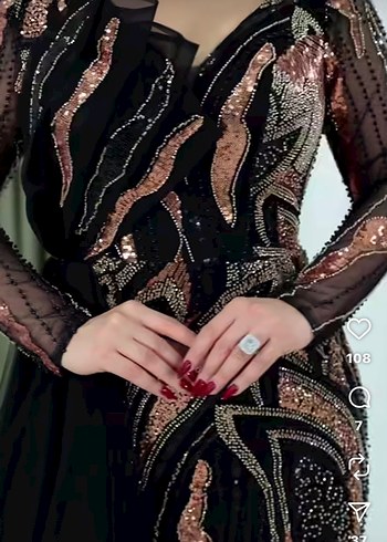 Uzun Kollu İşlemeli Siyah Abiye Elbise - Görsel 2