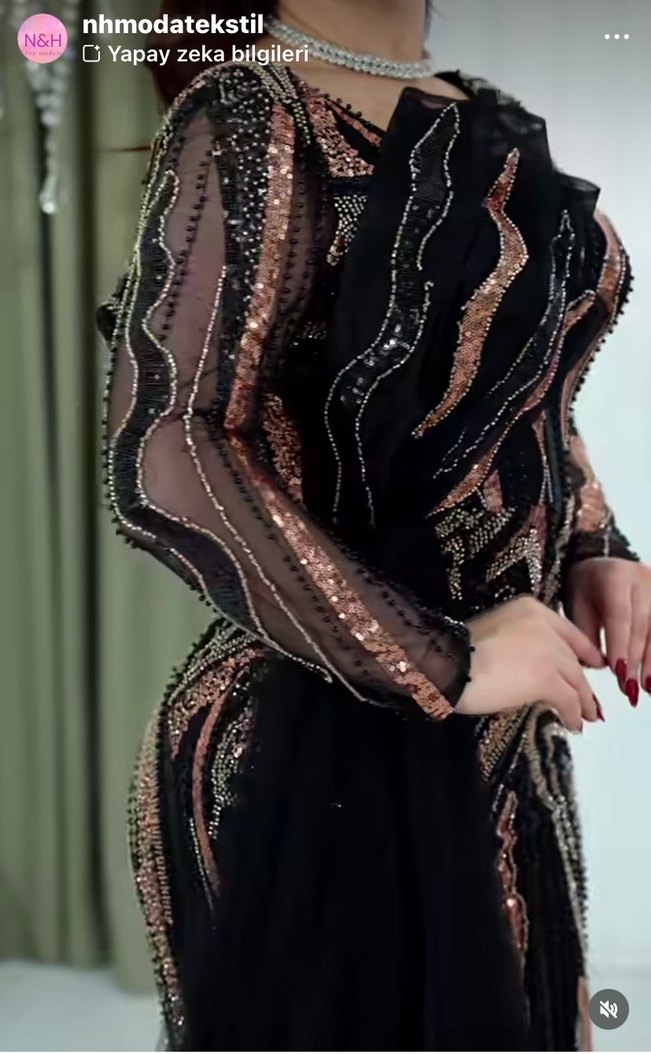 Uzun Kollu İşlemeli Siyah Abiye Elbise - Görsel 4