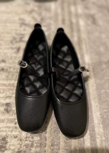 Zara Tokalı Siyah Kadın Düz Ayakkabı