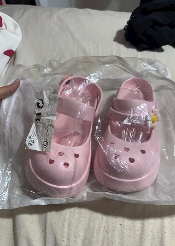 Pembe Tokalı Terlik