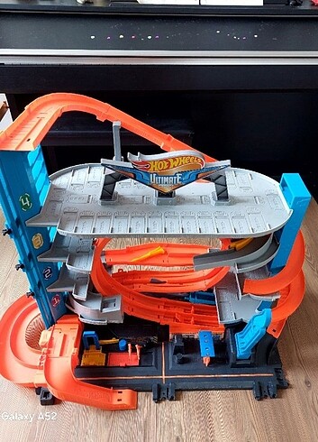  Beden Renk HOT WHEELS DEV ARABA GARAJI