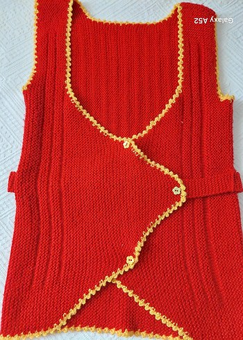 Kırmızı Örgü Kız Yeleği - Görsel 3