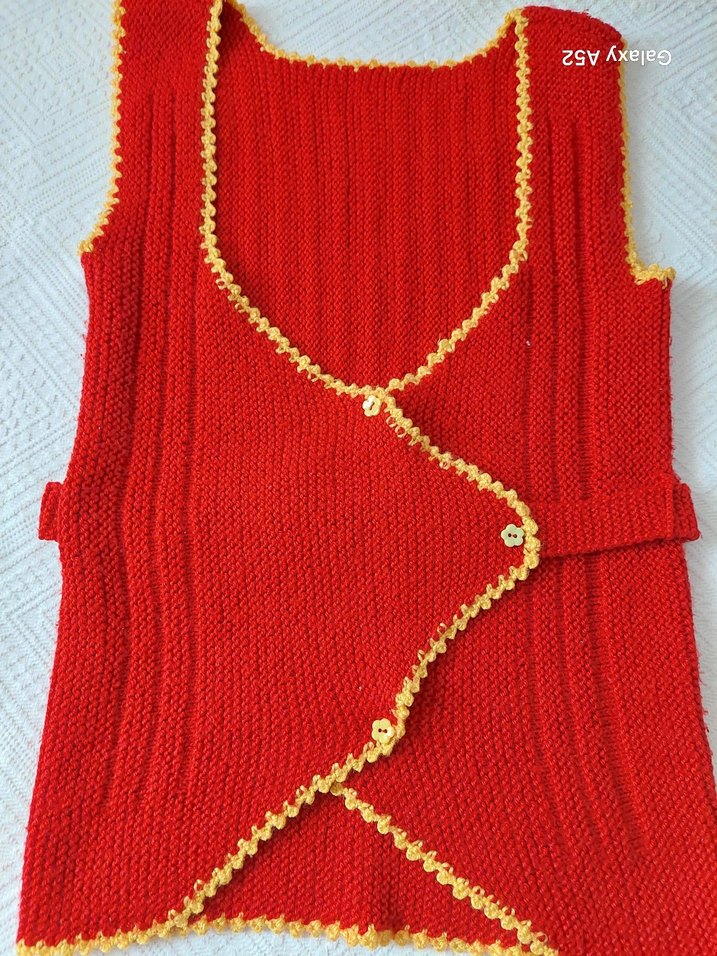 Kırmızı Örgü Kız Yeleği - Görsel 3
