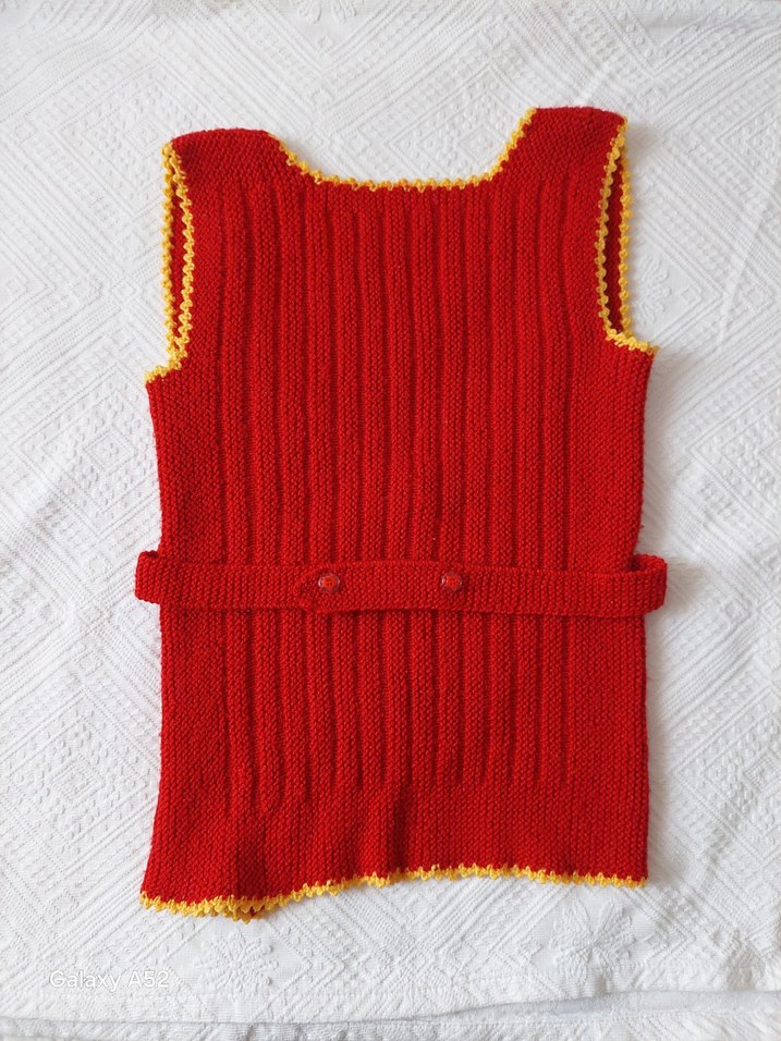Kırmızı Örgü Kız Yeleği - Görsel 2