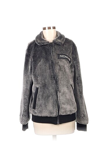Moncler Ceket %70 İndirimli.