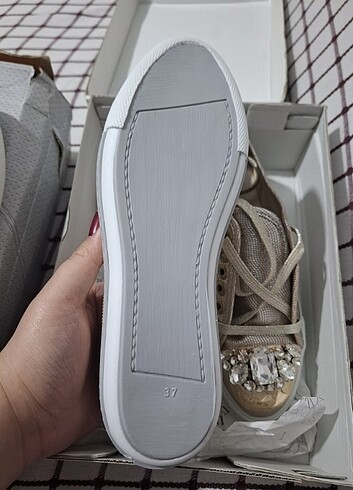 Beden Taşlı Sneaker