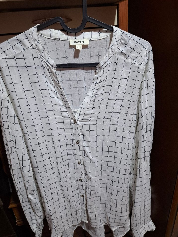 Koton  Kareli V Yaka Düğmeli Kadın Gömlek - Görsel 4