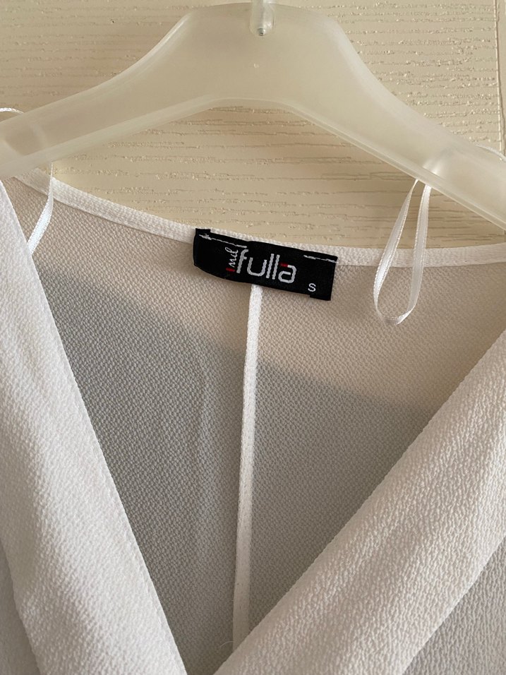 Beyaz V Yaka Bluz - Görsel 3