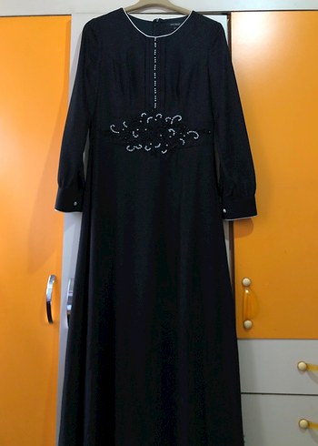 Siyah Nakışlı Uzun Kollu Uzun Elbise - Görsel 3