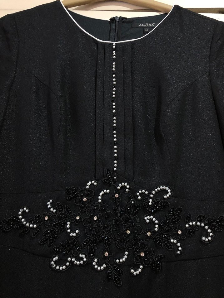 Siyah Nakışlı Uzun Kollu Uzun Elbise - Görsel 2