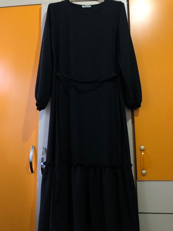 Siyah Nakışlı Uzun Kollu Uzun Elbise - Görsel 4