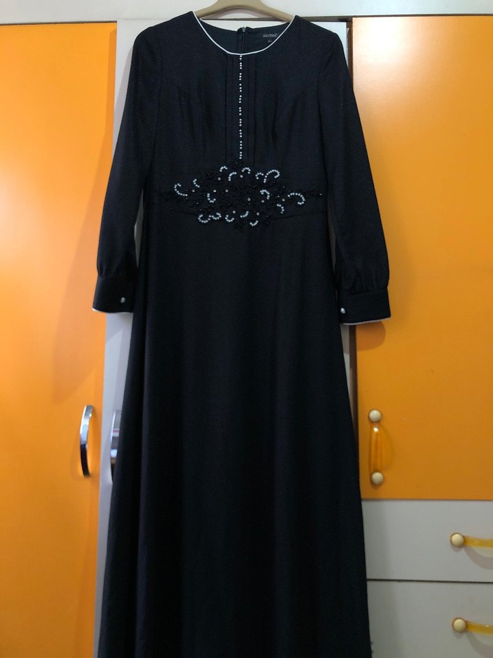 Siyah Nakışlı Uzun Kollu Uzun Elbise - Görsel 3