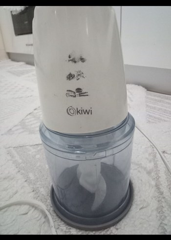 Beyaz Kiwi Blender ve Doğrayıcı az kullanılmıştır