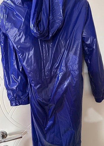 Düğmeli Uzun Lacivert Kadın Yağmurluk - Görsel 4