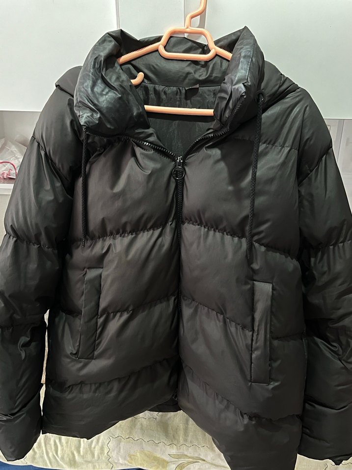 Kadın Siyah Fermuarlı Kapüşonlu Kışlık Mont - Görsel 4