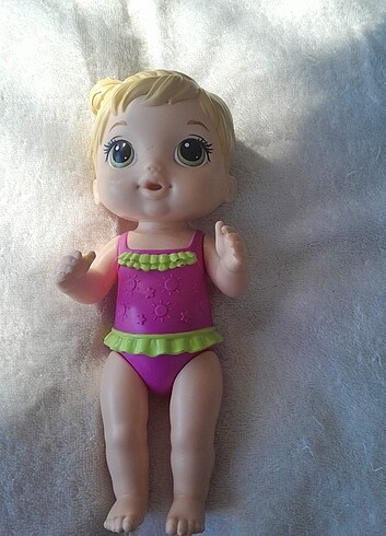 Baby alive güneşi seven bebek